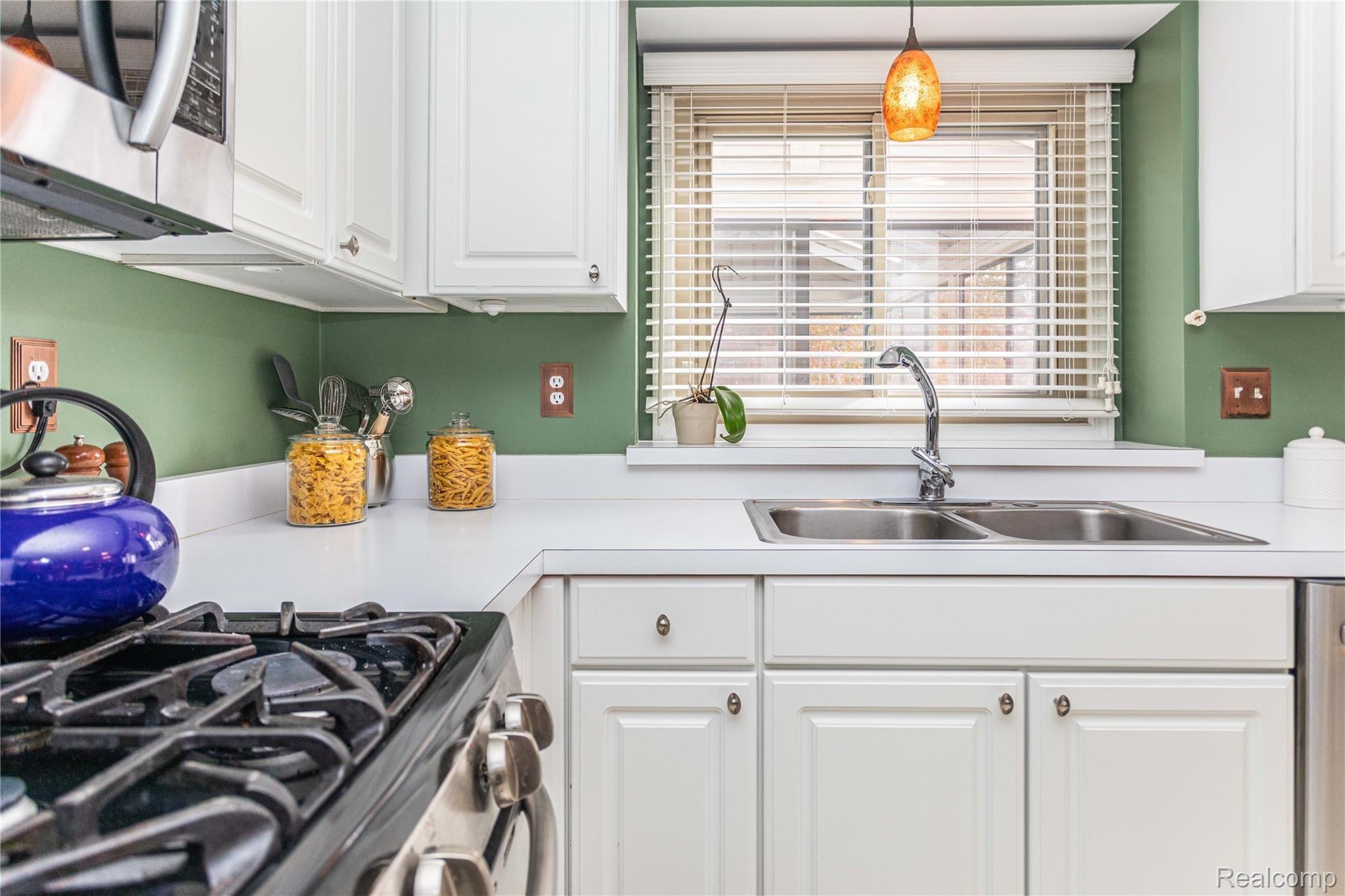 6670 Fox Hills Road Canton, MI 48187 - Photo 12 of 44 11.jpg