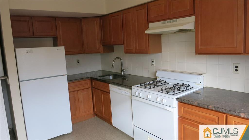 1934 Raspberry Court Edison, NJ 08817 - Photo 2 of 11