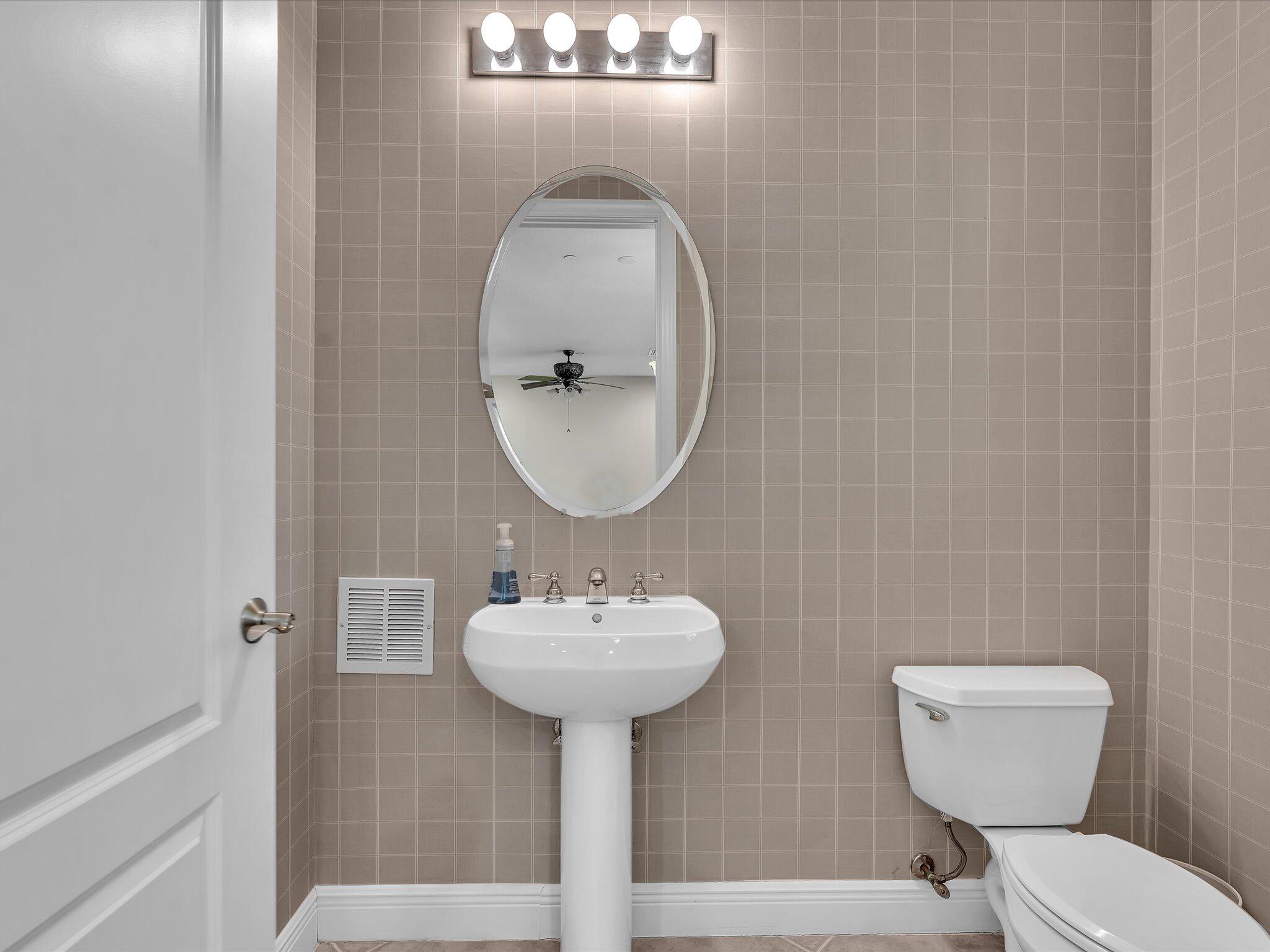 5575 Northeast Trieste Way Boca Raton, FL 33487 - Photo 7 of 38 Half Bath