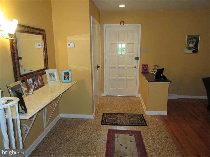 1228 Meinel Road Huntingdon Valley, PA 19006 - Photo 4 of 24 Foyer