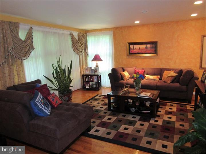 1228 Meinel Road Huntingdon Valley, PA 19006 - Photo 6 of 24 Living Room