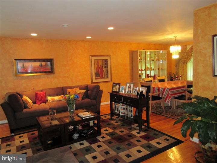 1228 Meinel Road Huntingdon Valley, PA 19006 - Photo 7 of 24 Living Room