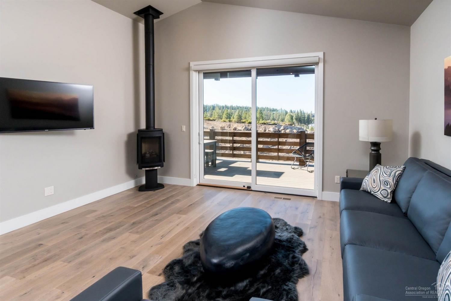 19216 Gateway Loop Bend, OR 97702 - Photo 8 of 25 Gallery Image 8