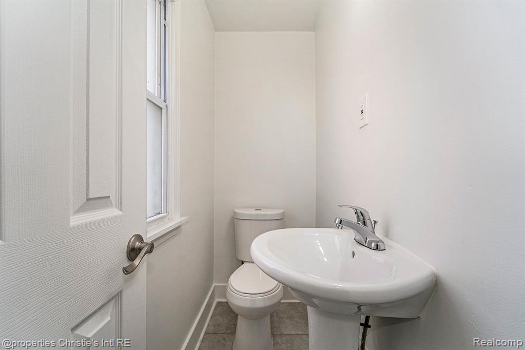5968 Harvard Road Detroit, MI 48224 - Photo 4 of 9