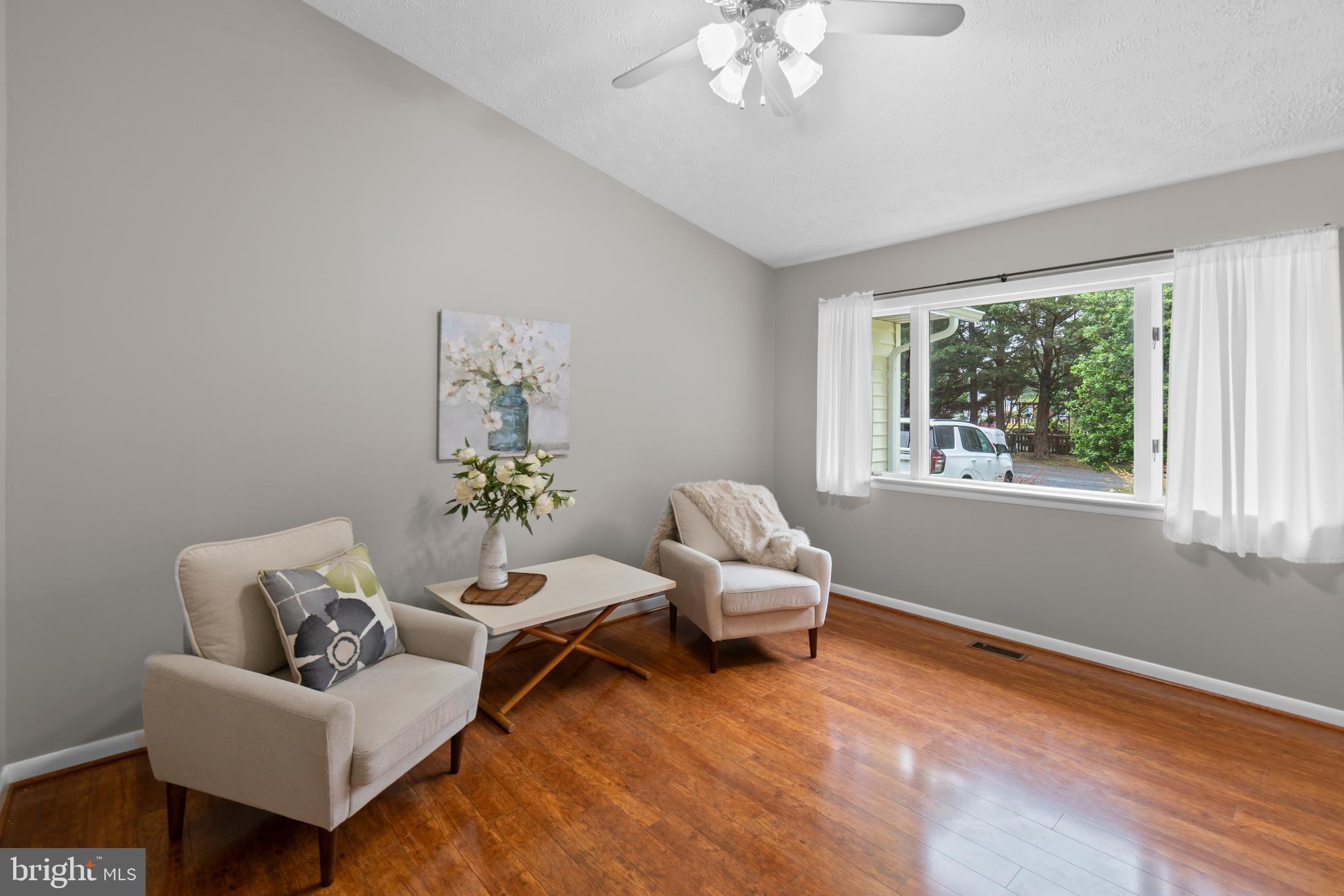 1132 Bay Ridge Road Annapolis, MD 21403 - Photo 17 of 49 Large living room