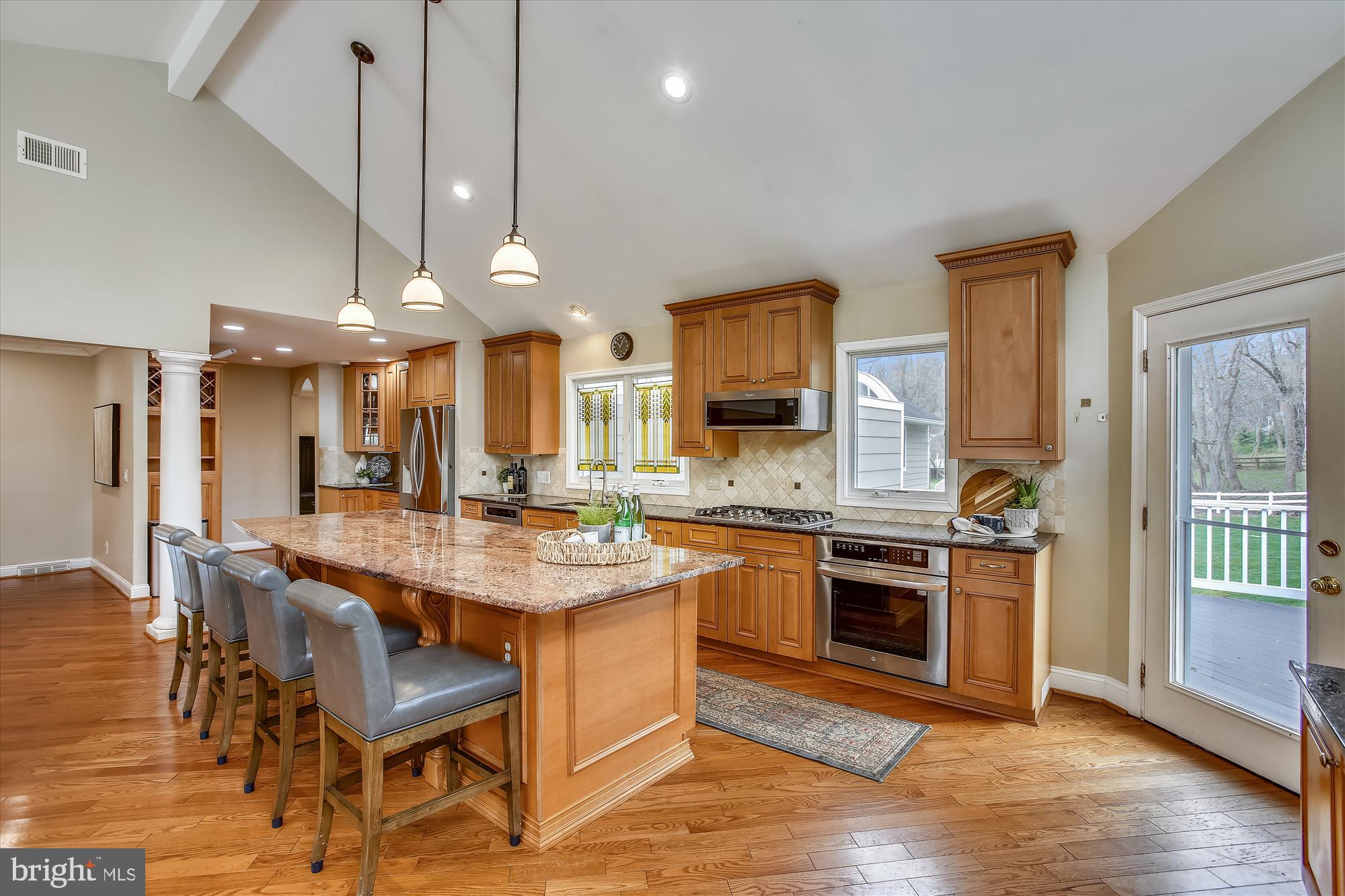 502 Walker Road Great Falls, VA 22066 - Photo 12 of 92 Kitchen w/gas cooktop