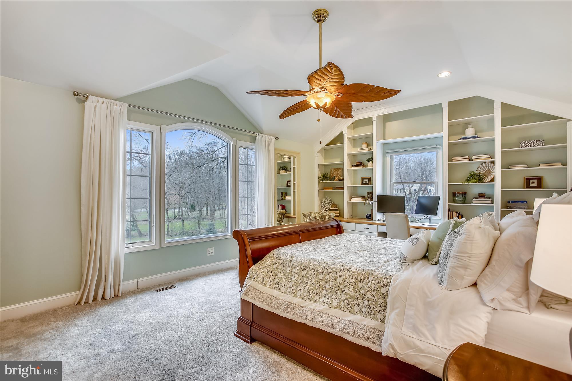 502 Walker Road Great Falls, VA 22066 - Photo 29 of 92 Built in shelves, new carpet