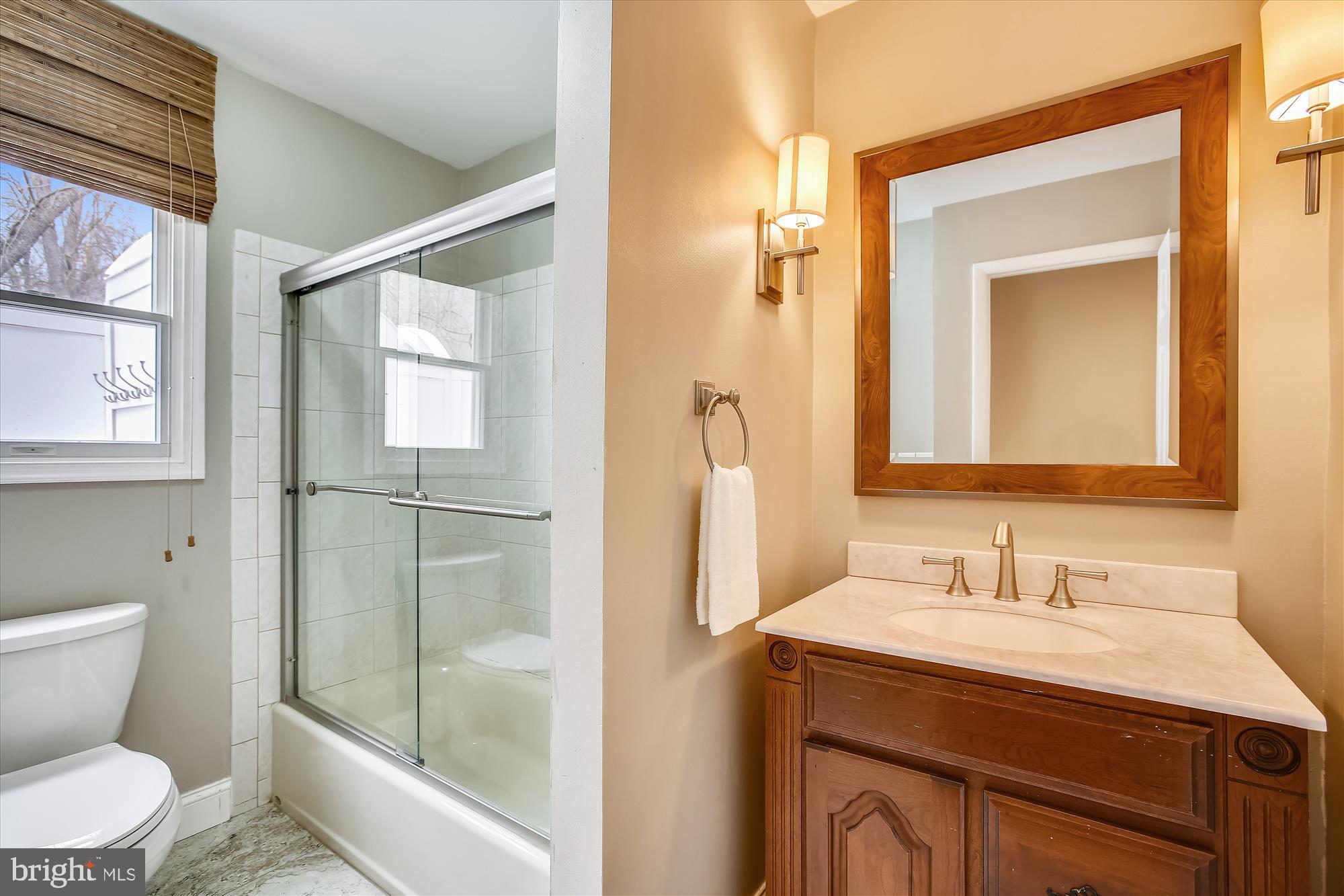 502 Walker Road Great Falls, VA 22066 - Photo 37 of 92 Ensuite full bathroom for bedroom on main level