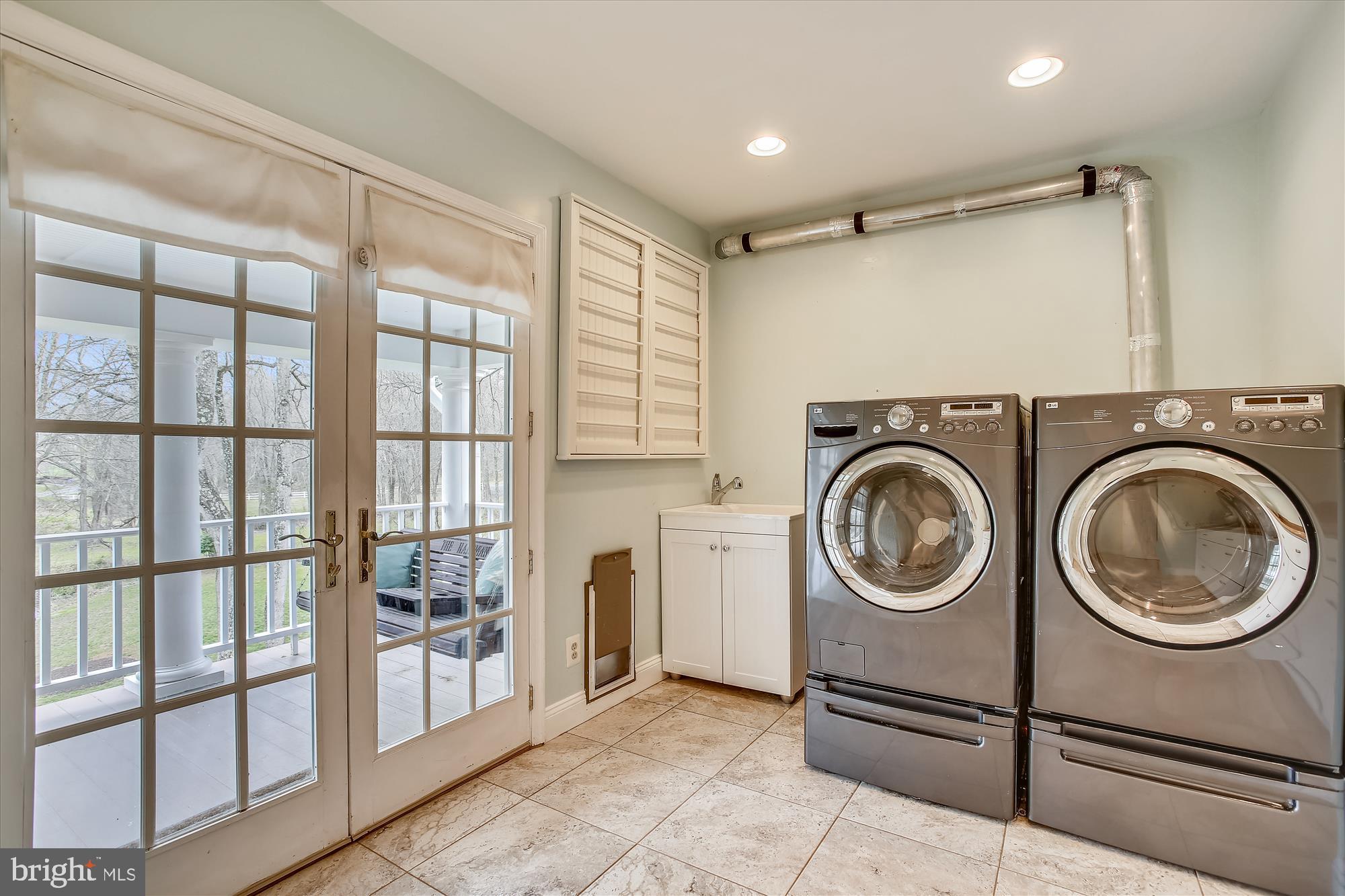502 Walker Road Great Falls, VA 22066 - Photo 38 of 92 Laundry room was moved upstairs
