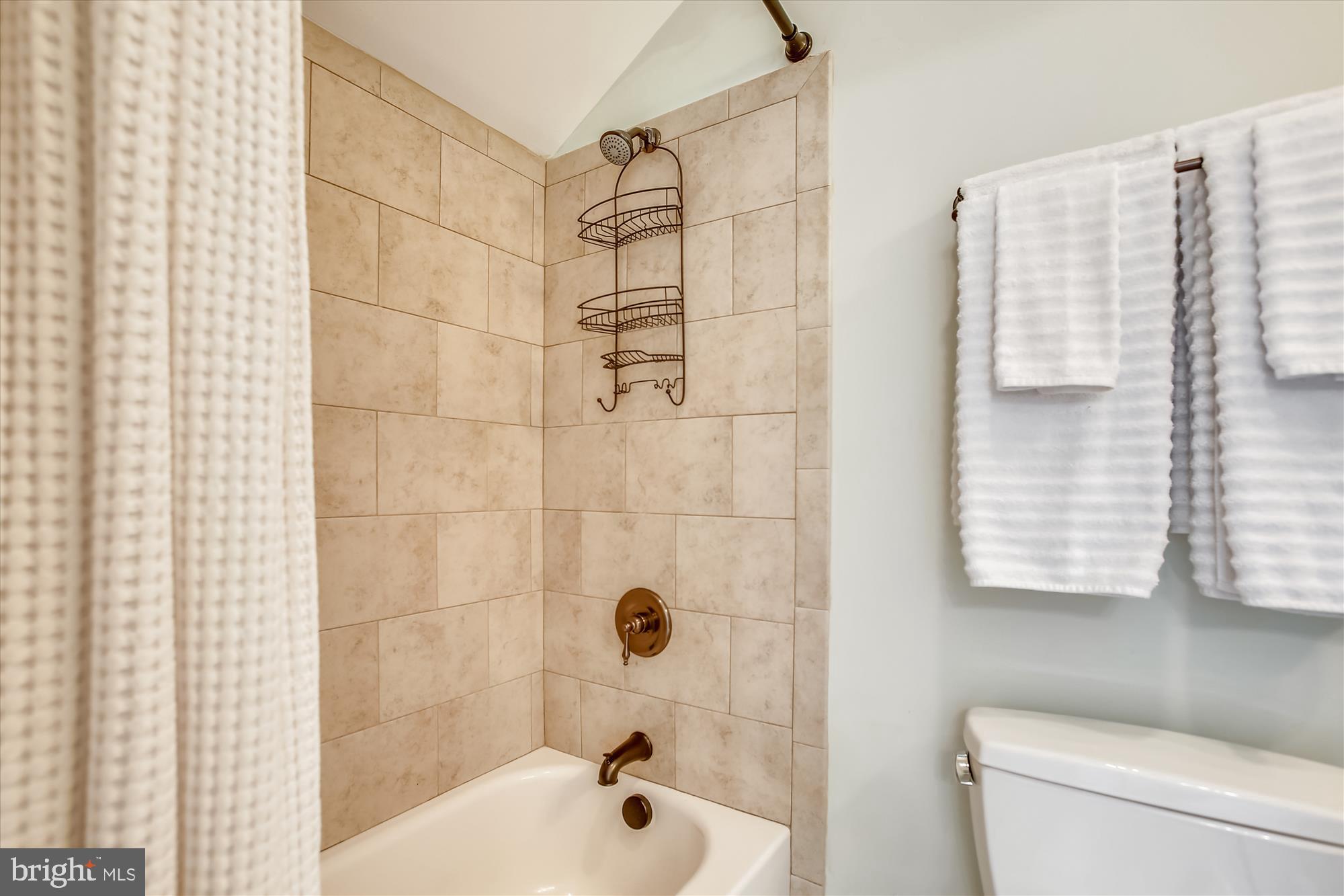 502 Walker Road Great Falls, VA 22066 - Photo 49 of 92 Upper Level en suite bathroom