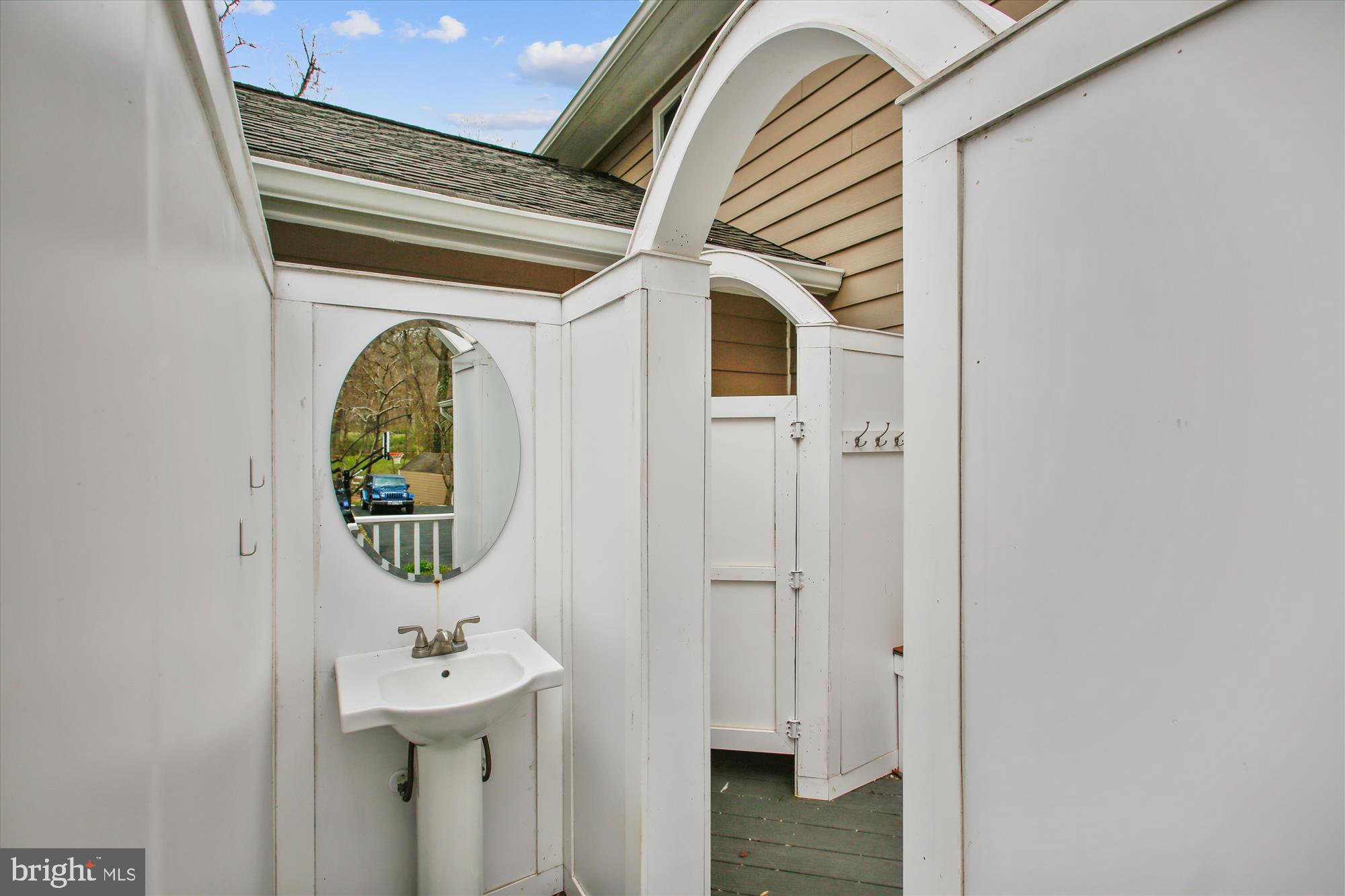 502 Walker Road Great Falls, VA 22066 - Photo 87 of 92 Outdoor full bathroom including shower