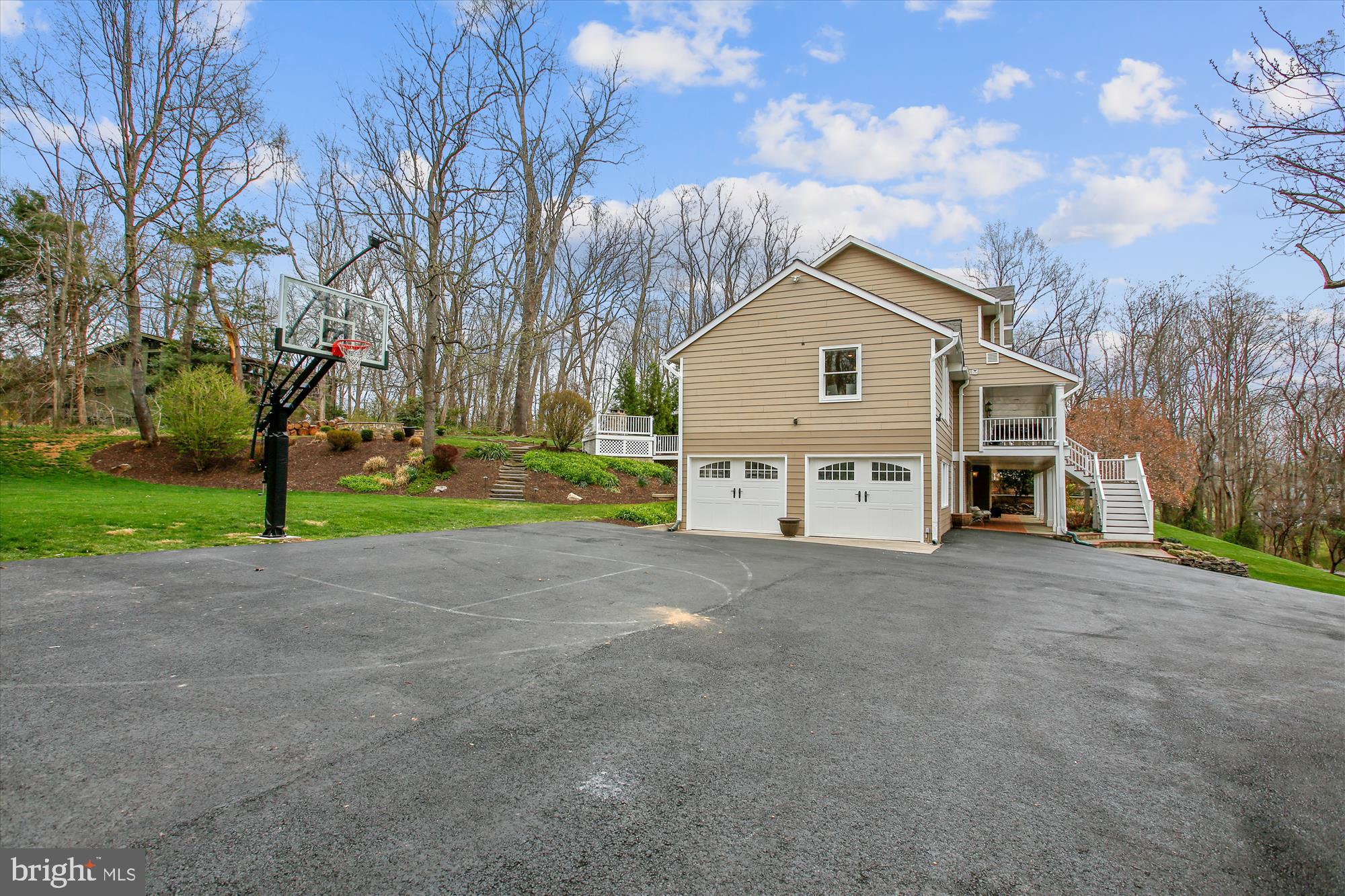 502 Walker Road Great Falls, VA 22066 - Photo 88 of 92 Huge driveway can fit six cars.