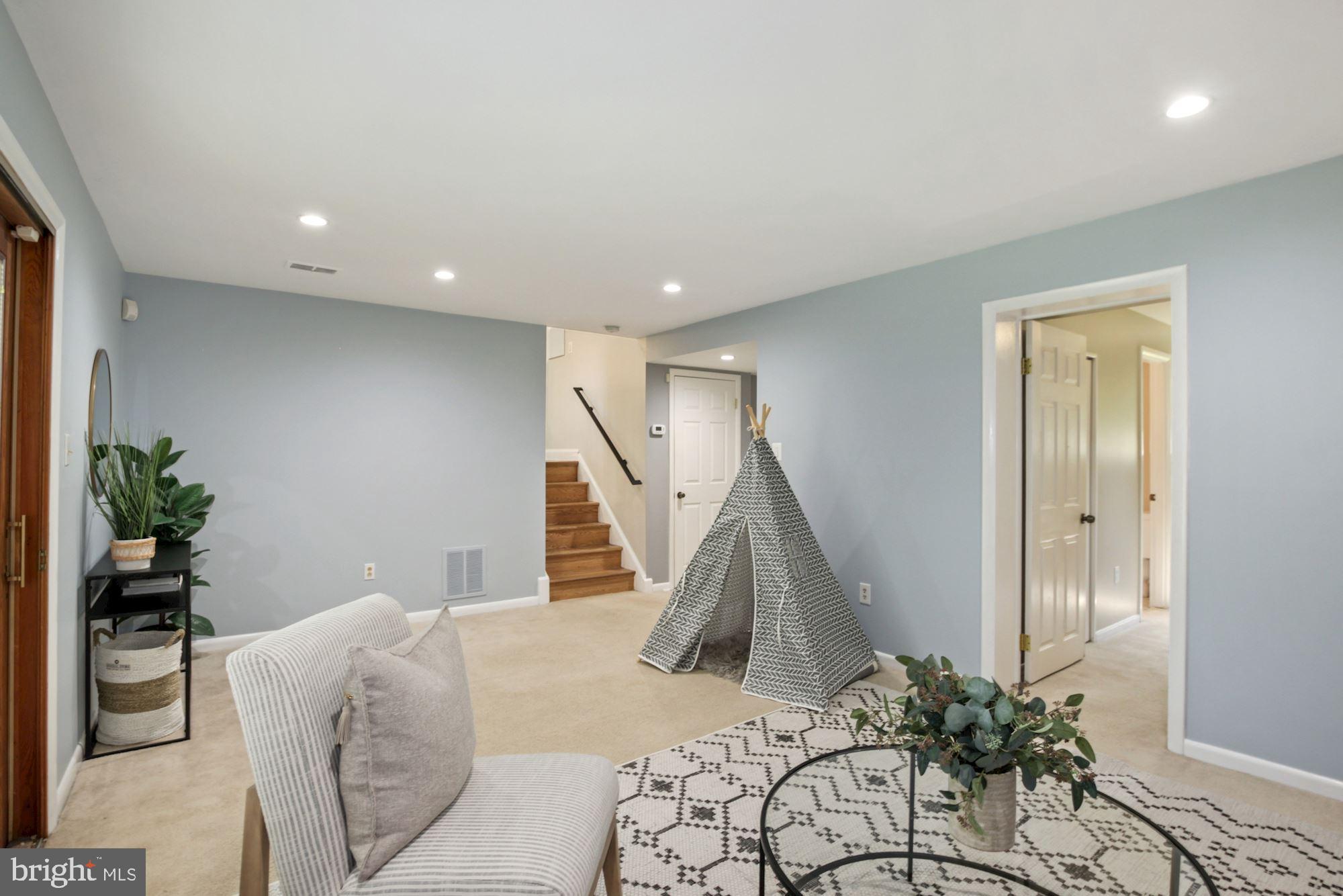 407 Hannes Street Silver Spring, MD 20901 - Photo 5 of 31 With access to main level bedroom or office