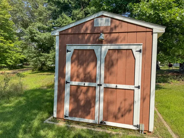 a view of yard with green space