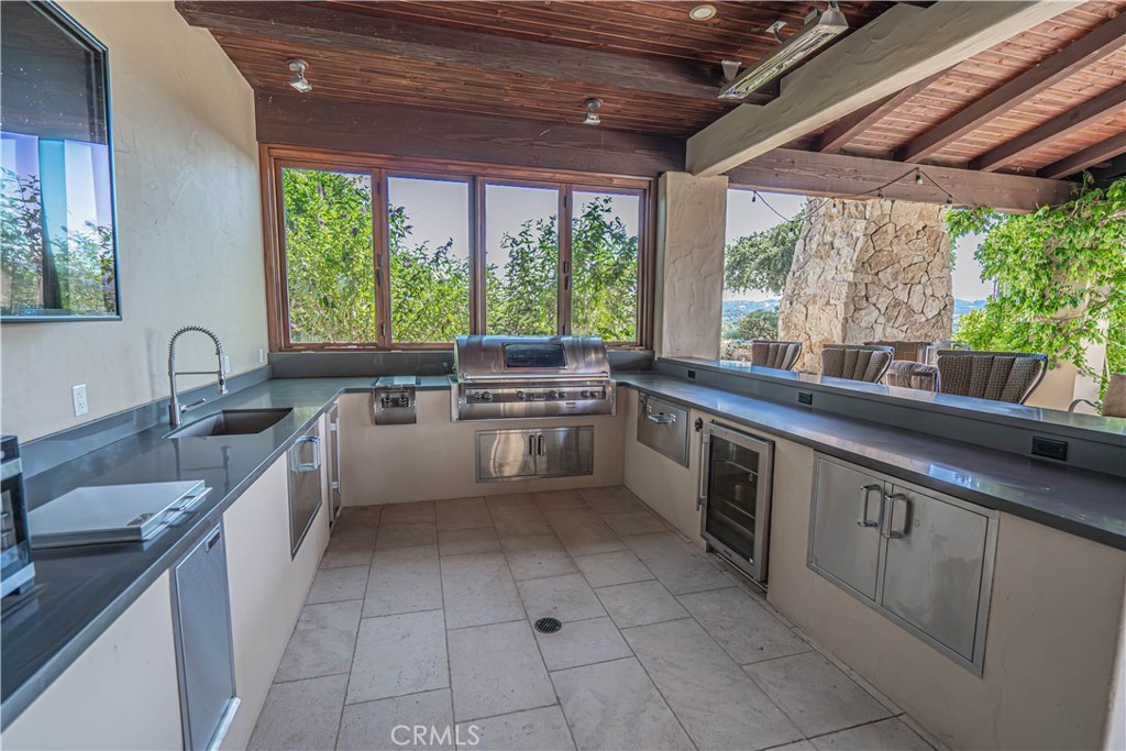 3030 Templeton Road Templeton, CA 93465 - Photo 29 of 75 a large kitchen with a large window