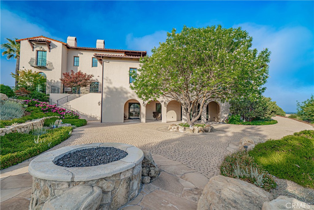 3030 Templeton Road Templeton, CA 93465 - Photo 33 of 75 a view of a house with backyard and garden