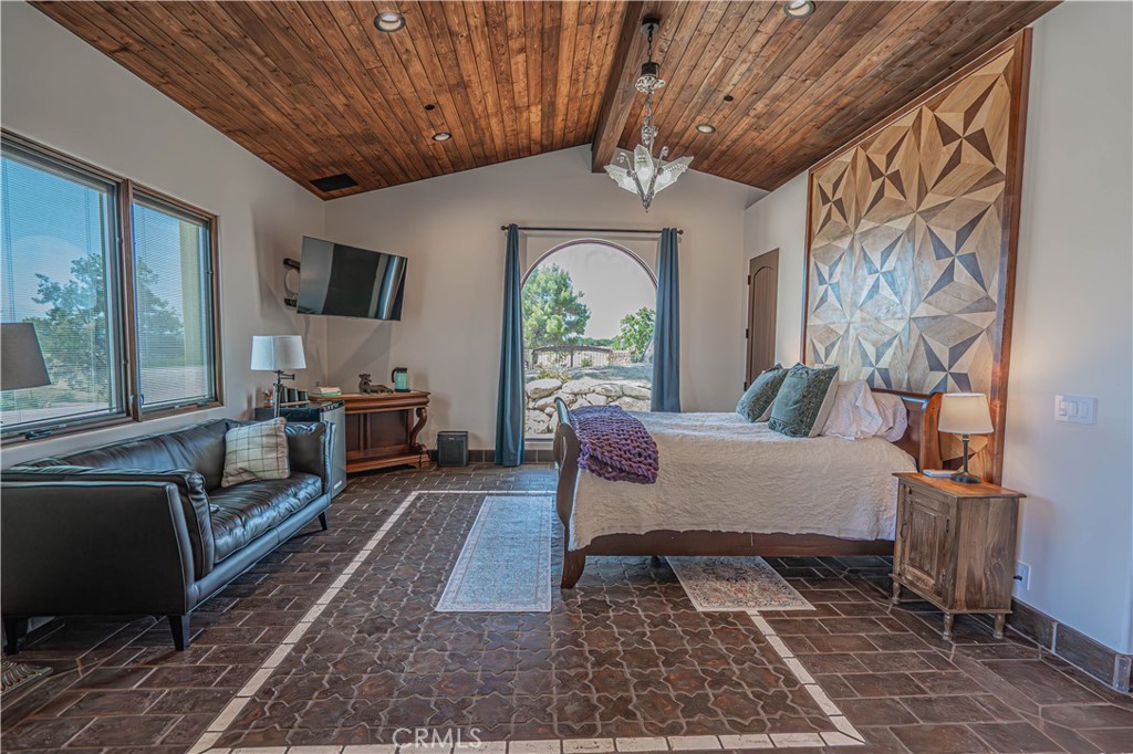 3030 Templeton Road Templeton, CA 93465 - Photo 52 of 75 a living room with furniture and a large window