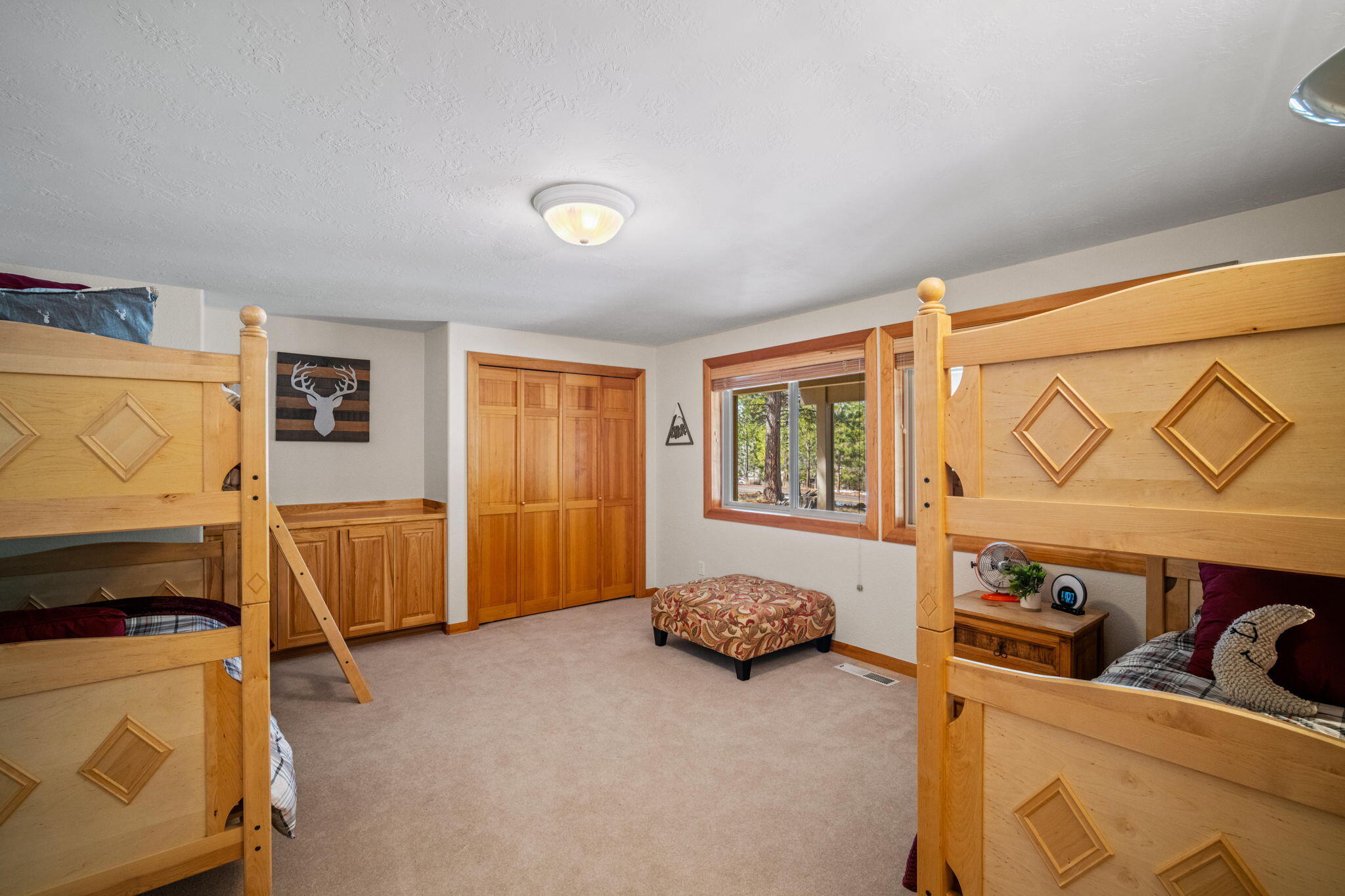 17948 Shadow Lane, Unit 7 Sunriver, OR 97707 - Photo 58 of 92 a view of room with furniture and window
