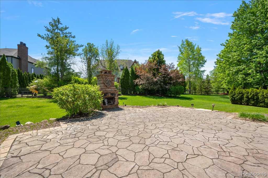 2885 Ambleside Court Rochester, MI 48306 - Photo 8 of 48