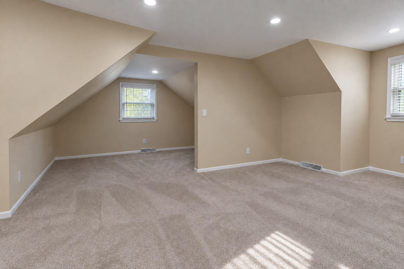 10166 South Nicholson Road Oak Creek, WI 53154 - Photo 10 of 22 14-7bc92739-e22d-4e69-8604-7e5cfe877b52