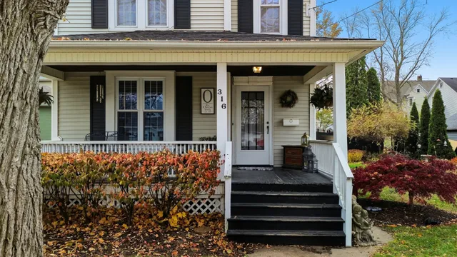 a view of a house with entryway and windows
