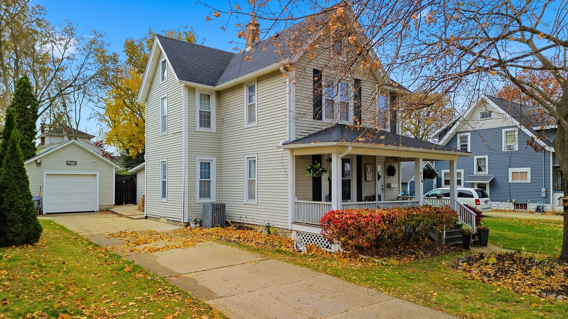 316 East 3rd Street Dixon, IL 61021 - Photo 29 of 45 a front view of a house with garden
