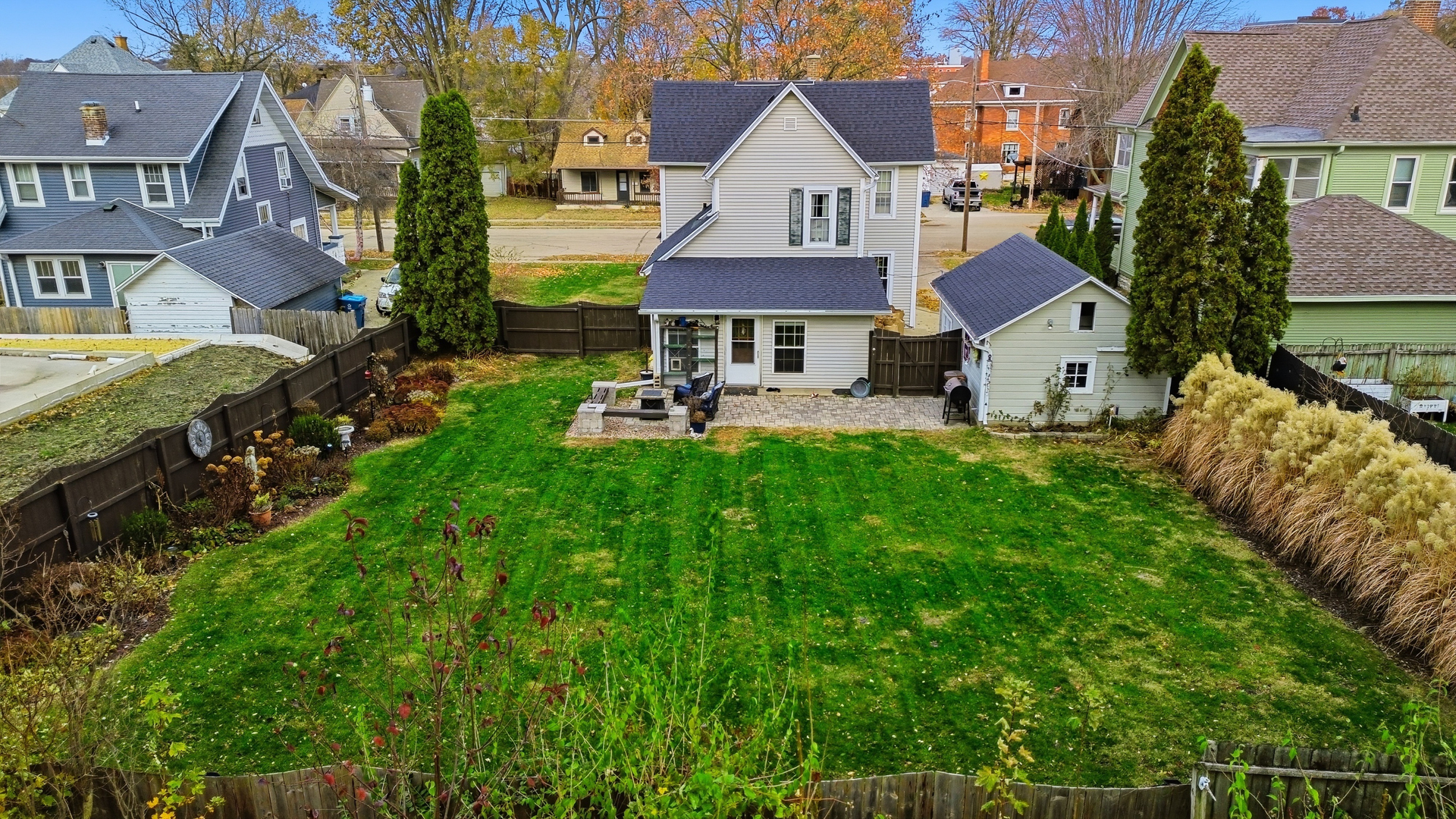316 East 3rd Street Dixon, IL 61021 - Photo 33 of 45 a front view of a house with garden