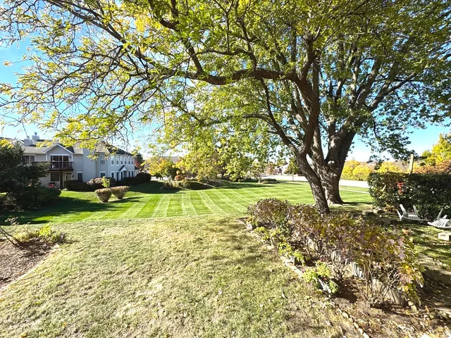 $2,300 | 1992 Holbrook Lane, Hoffman Estates, IL 60169