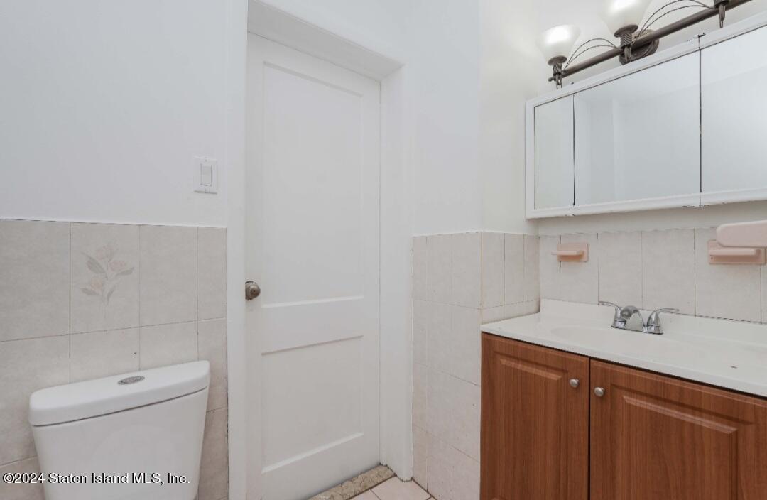 127 Roe Street Staten Island, NY 10310 - Photo 21 of 23 mmexport1727974598816