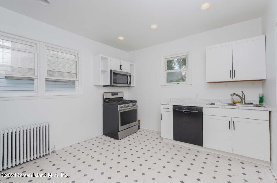 127 Roe Street Staten Island, NY 10310 - Photo 4 of 23 mmexport1727974635431