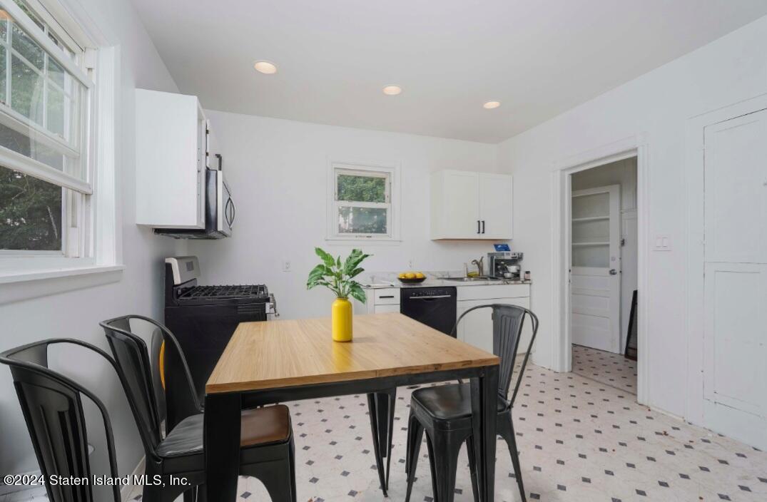 127 Roe Street Staten Island, NY 10310 - Photo 6 of 23 mmexport1727974707411