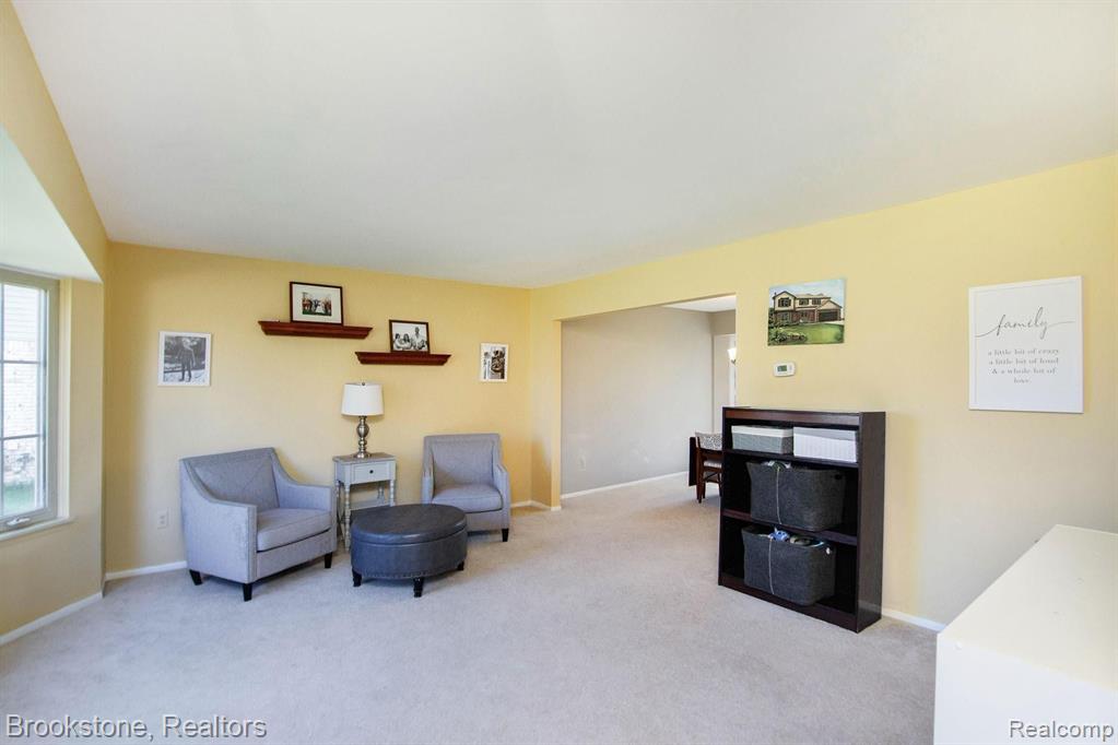 744 Baker Street Rochester Hills, MI 48307 - Photo 18 of 38