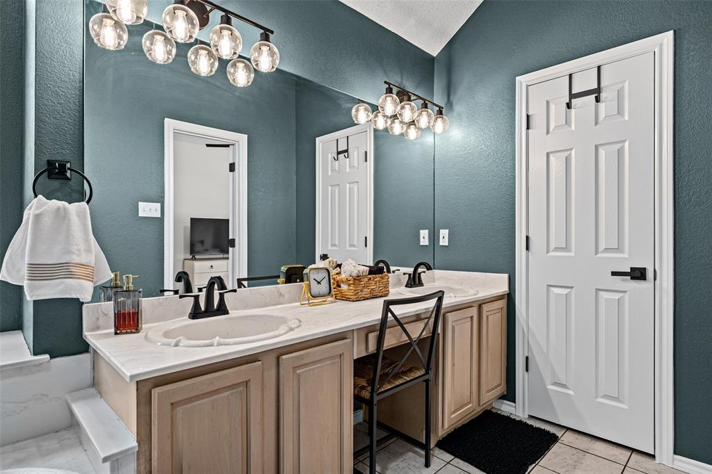 1526 Shadow Run Weatherford, TX 76086 - Photo 21 of 40