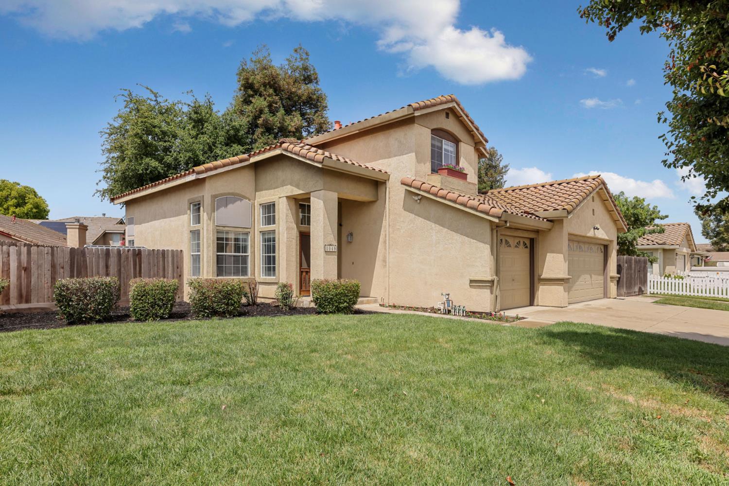 1049 Zumstein Drive Ripon, CA 95366 - Photo 1 of 41