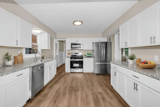 $529,900 | 1925 Walsh Lane, Mendota Heights, MN 55118