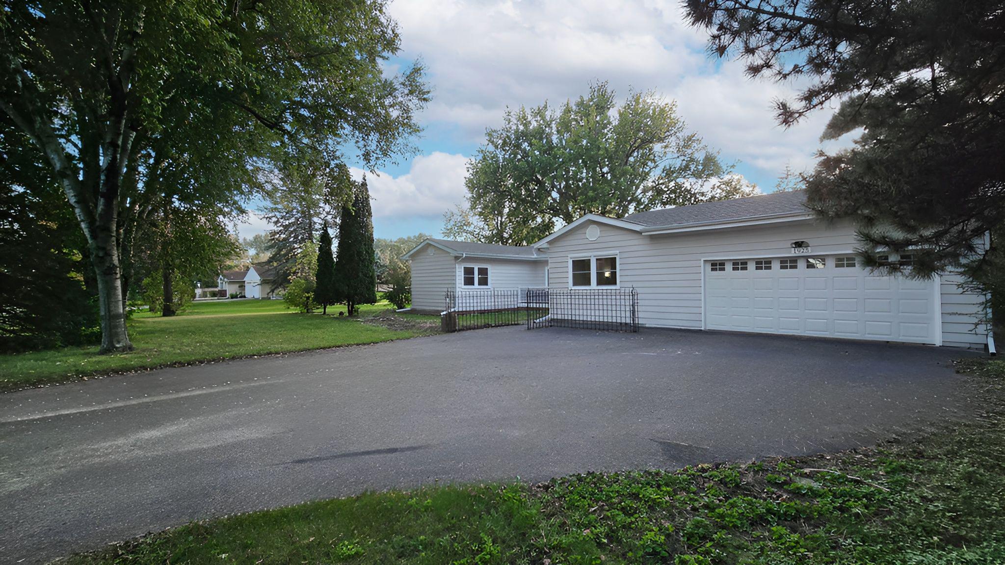 1925 Walsh Lane Mendota Heights, MN 55118 - Photo 2 of 35