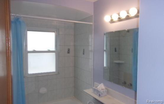 23026 Normandy Avenue Eastpointe, MI 48021 - Photo 9 of 12