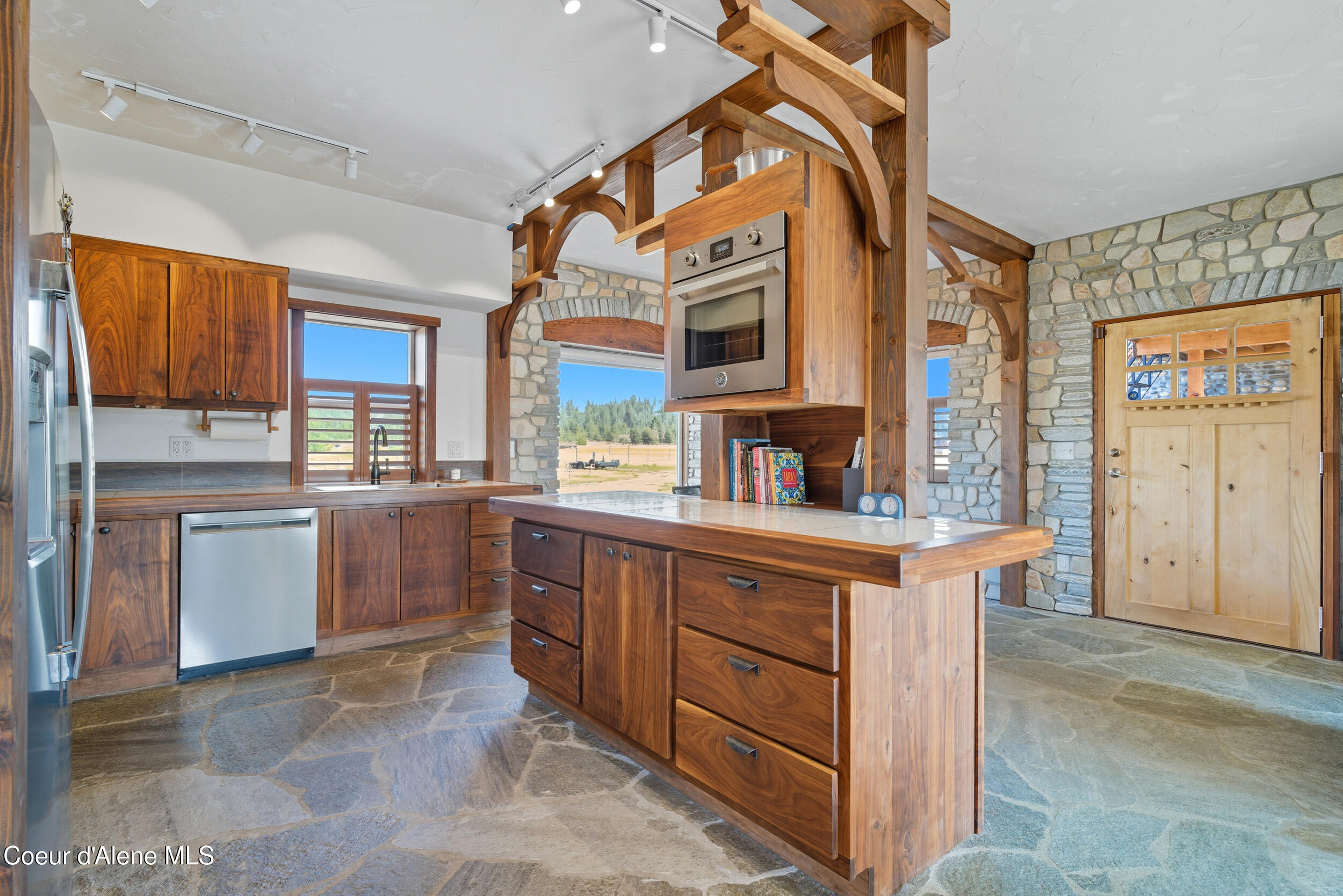 76 Caseys Lane Sandpoint, ID 83864 - Photo 21 of 67 Kitchen Island