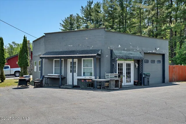 $599,900 | 3287 Highway 43, Sand Lake, NY 12018