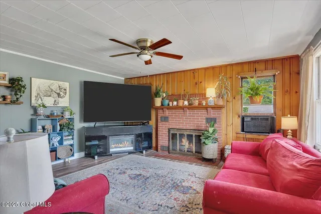 $599,900 | 3287 Highway 43, Sand Lake, NY 12018