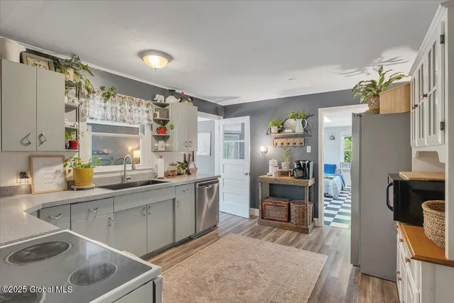 $599,900 | 3287 Highway 43, Sand Lake, NY 12018