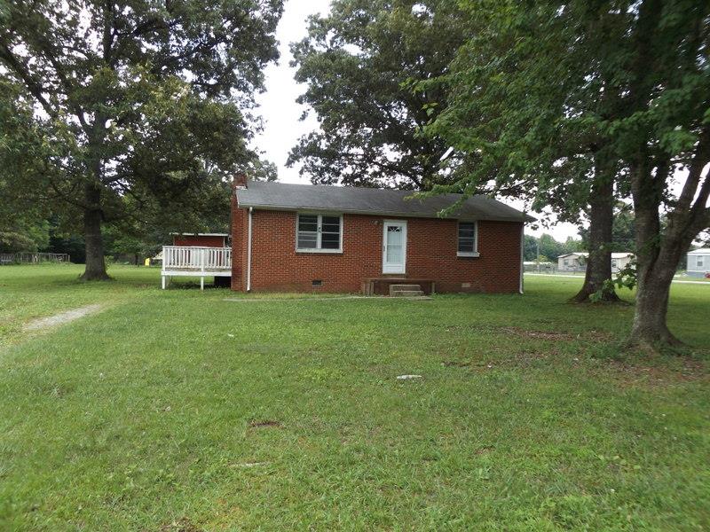 1968 Boynton Valley Road Manchester, TN 37355 - Photo 1 of 14 a front view of house with yard and green space
