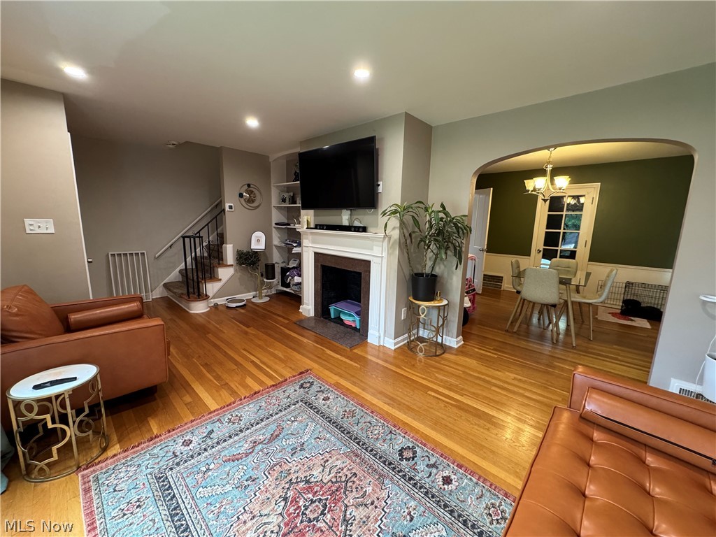 4075 Ellison Road South Euclid, OH 44121 - Photo 8 of 28 Living room.