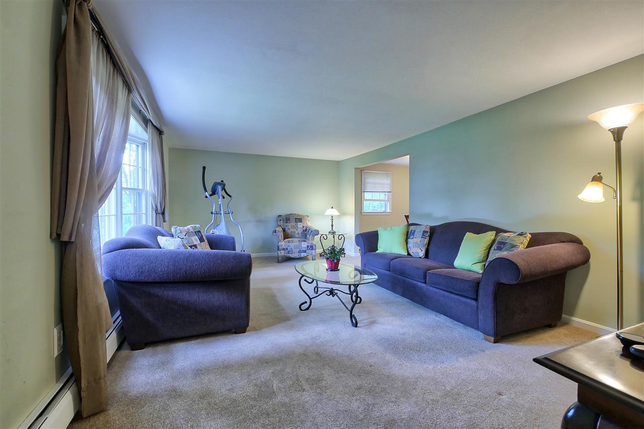 14 Warton Road Nashua, NH 03062 - Photo 4 of 28