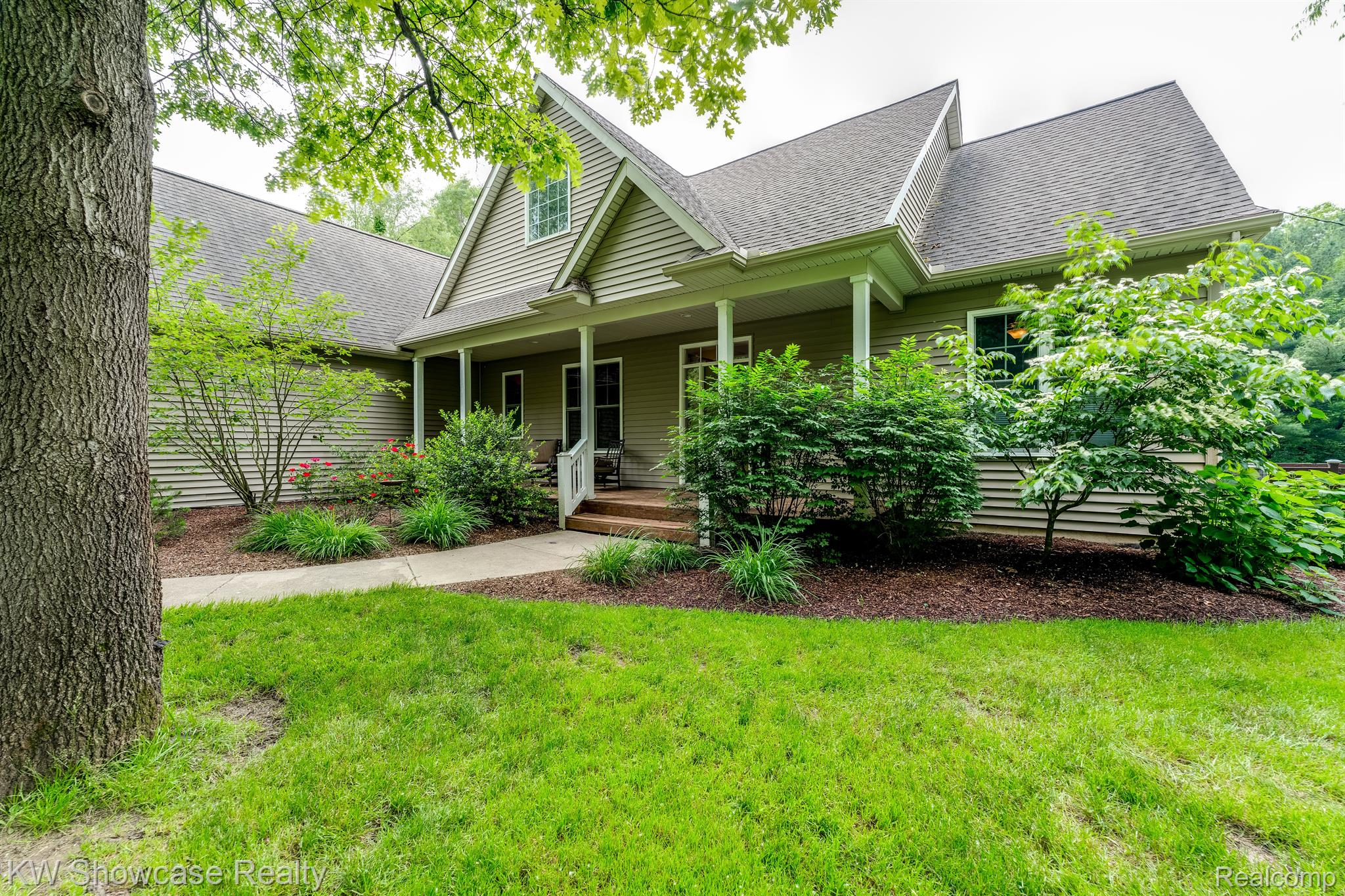 671 North Hughes Road Howell, MI 48843 - Photo 3 of 60 Gallery Image 3