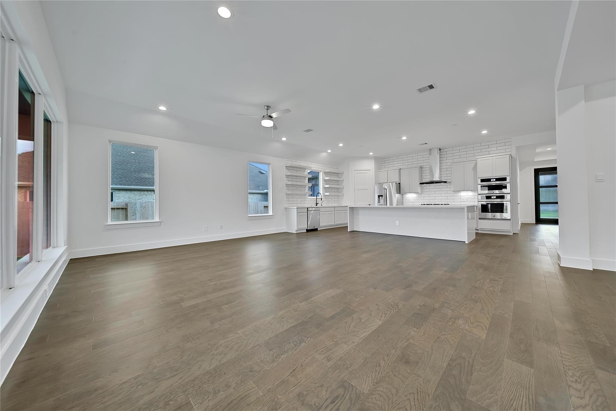 12103 Bee Bush Court Conroe, TX 77304 - Photo 7 of 28