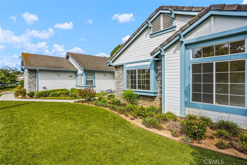 1795 Palomares Road Fallbrook, CA 92028 - Photo 37 of 37 a front view of a house with a yard