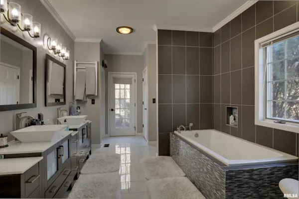 $545,000 | 4003 Marian Drive, Quincy, IL 62305