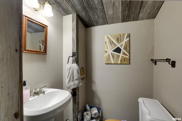 $545,000 | 4003 Marian Drive, Quincy, IL 62305