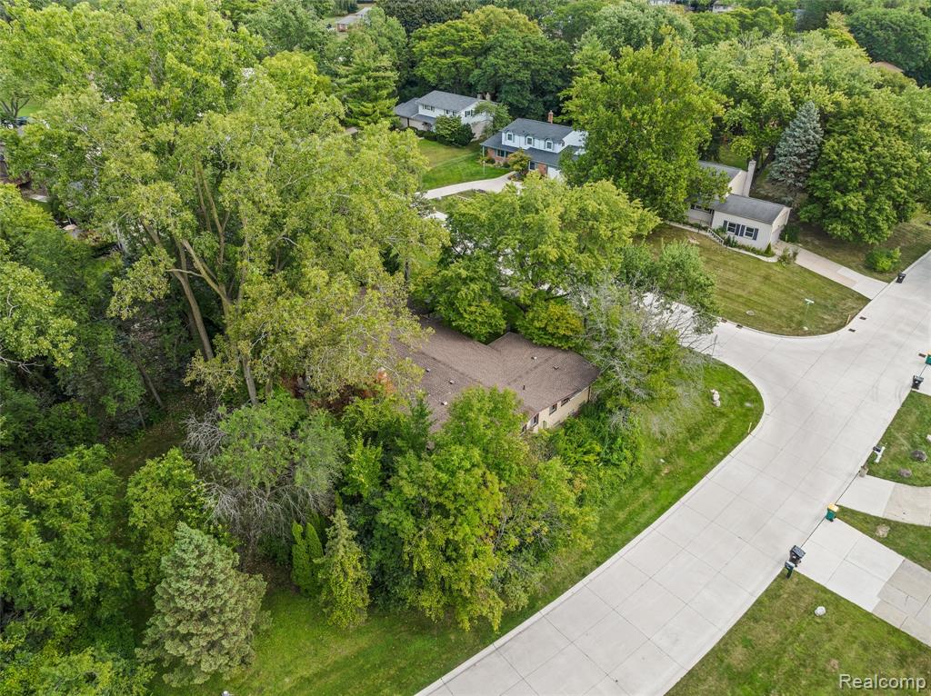 31017 Carriage Hill Road Farmington Hills, MI 48331 - Photo 38 of 39